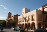 Plaza de España y Ayuntamiento (Fotografía: Torres La Font)
